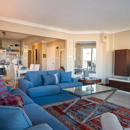Flat W Sea View Balcony 3 Min To Marina Apartment Cesme