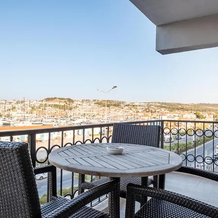 Flat W Sea View Balcony 3 Min To Marina Διαμέρισμα