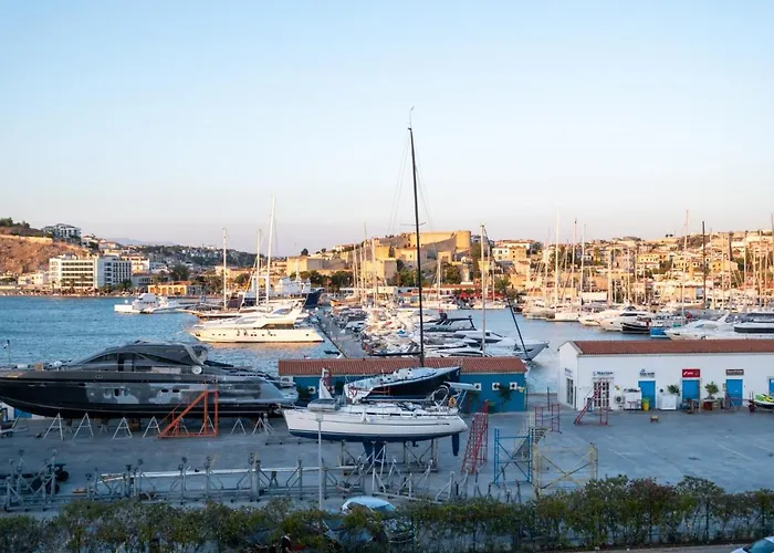 Flat W Sea View Balcony 3 Min To Marina Appartement Çeşme