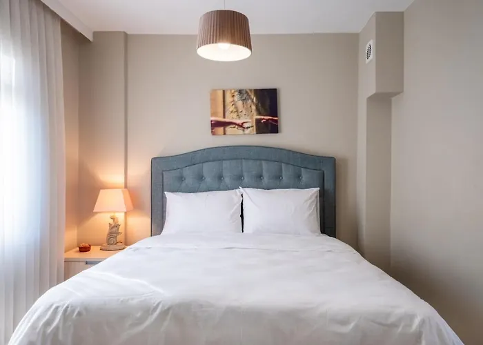 Flat W Sea View Balcony 3 Min To Marina Appartement